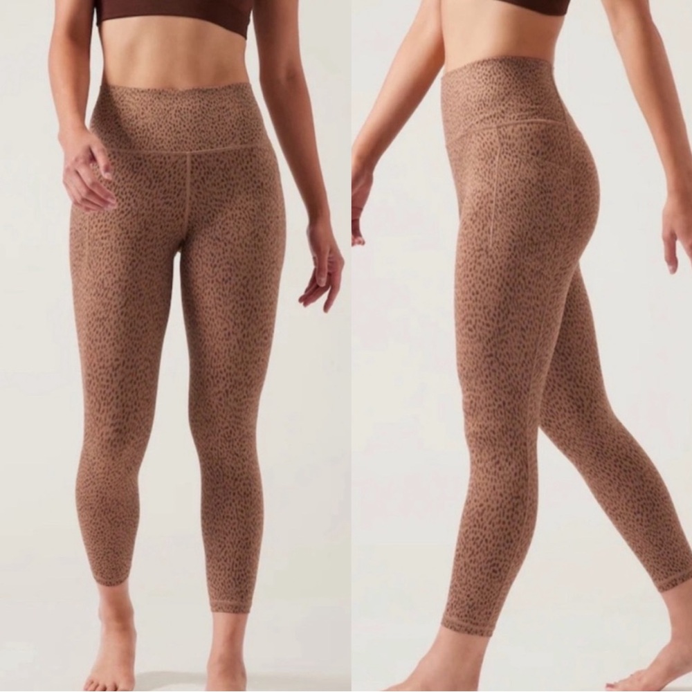Athleta • Salutation Stash Pocket 7/8 Leggings Cheetah Spot Printed